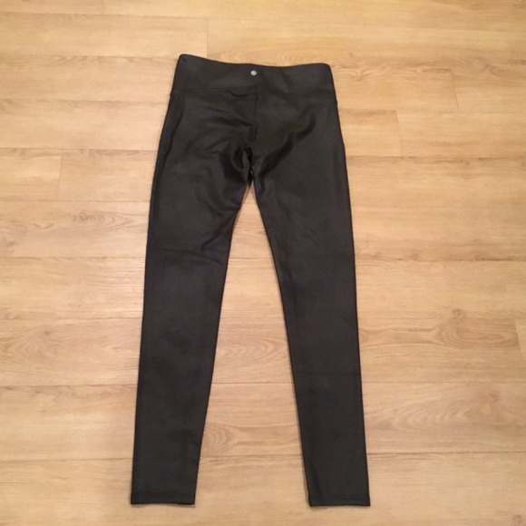 NWT CRZ YOGA Butterluxe Matte Faux Leather Leggings Size Medium - Picture 7 of 7